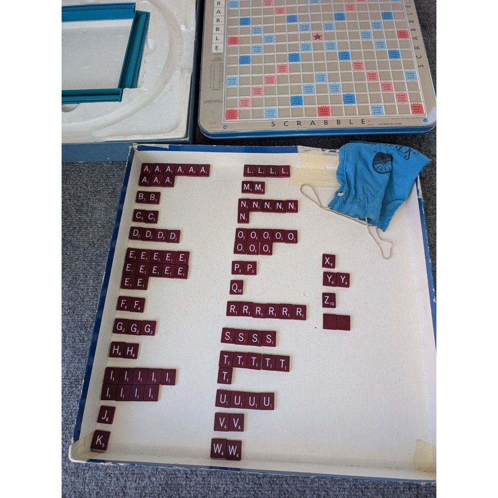 Vintage 1977 Scrabble Deluxe Edition Game Rotating Turntable 100%‎ Complete